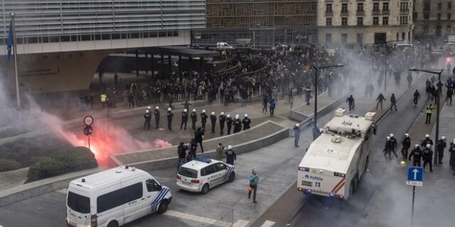 Βέλγιο: Βανδαλισμοί και δακρυγόνα σε διαδήλωση κατά του συμφώνου του ΟΗΕ για την μετανάστευση