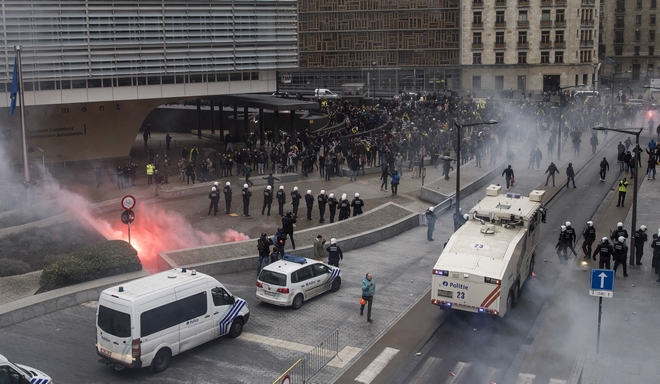 Βέλγιο: Βανδαλισμοί και δακρυγόνα σε διαδήλωση κατά του συμφώνου του ΟΗΕ για την μετανάστευση