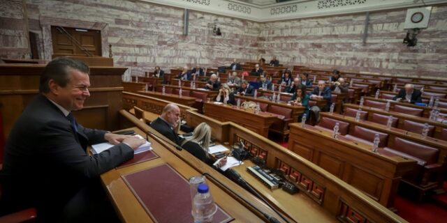 Βουλή: Ομόφωνα υπερψηφίστηκε η ακύρωση της περικοπής των συντάξεων