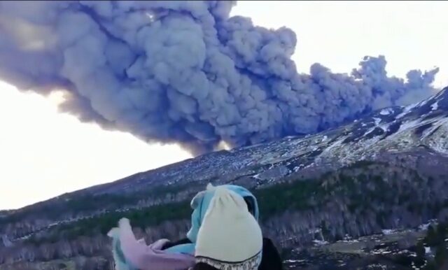 Βίντεο – ντοκουμέντο: Η στιγμή της έκρηξης της Αίτνα, όπως την κατέγραψαν τουρίστες