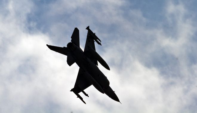 “Παρά τρίχα” ατύχημα με τουρκικό F-16 στο Αιγαίο: Έσβησε ο κινητήρας του κατά την παραβίαση