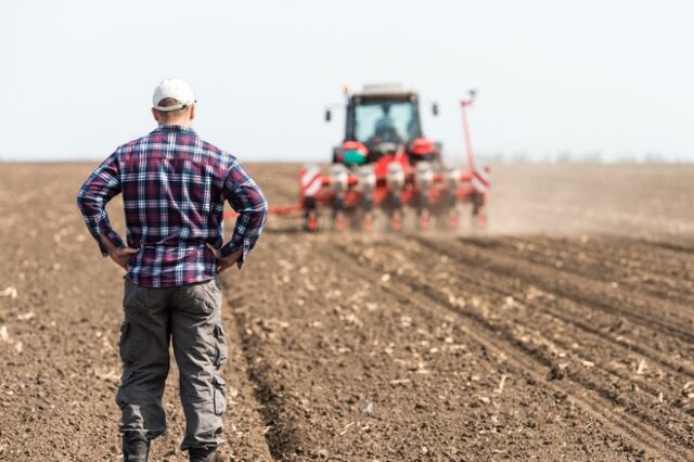 Το κράτος μοιράζει δωρεάν γη σε αγρότες, ανέργους και νέους