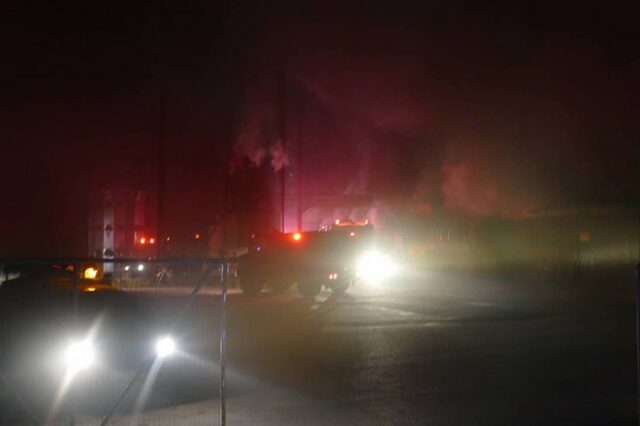 Φωτιά σε εργοστάσιο επίπλων στη Λάρισα