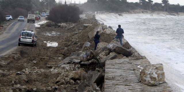 Γαλλία: Σε κόκκινο συναγερμό λόγω κακοκαιρίας τέθηκε η Κορσική