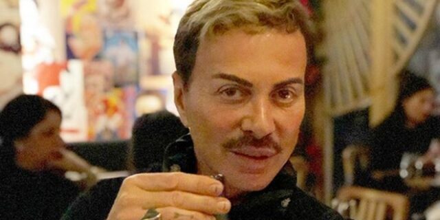 Η επική εμφάνιση του Λάκη Γαβαλά για τα Χριστούγεννα