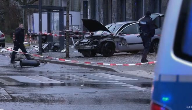 Γερμανία: Αυτοκίνητο έπεσε πάνω σε πεζούς σε στάση λεωφορείου – Μία νεκρή