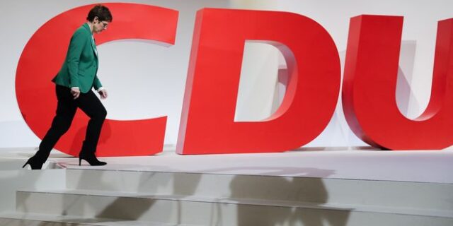 Με την Κραμπ- Καρενμπάουερ θα συναντηθεί ο Μητσοτάκης