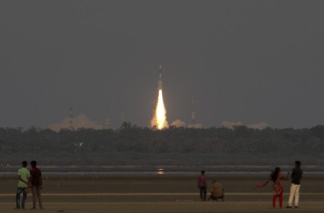 Έτοιμη να κατακτήσει το διάστημα η Ινδία: Στέλνει για πρώτη φορά αστροναύτες
