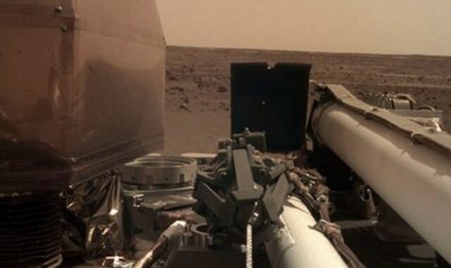 NASA: Δείτε τις πρώτες καθαρές φωτογραφίες του InSight από τον πλανήτη Άρη
