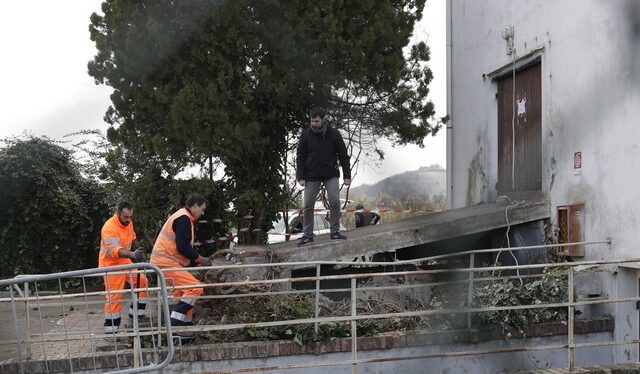 Η στιγμή που γέφυρα της ντισκοτέκ υποχωρεί παρασέρνοντας στο θάνατο έξι ανθρώπους