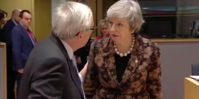 “Μπουρλότο” η Μέι με τον Γιούνκερ: Του ζήτησε εξηγήσεις για το χαρακτηρισμό “νεφελώδης”