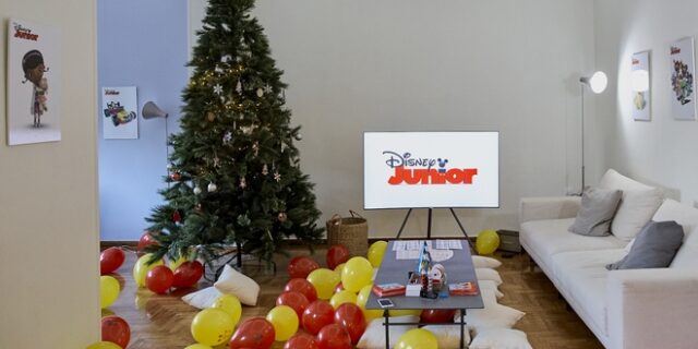To Disney κάνει και μας τους μπαμπάδες να κάτσουμε στον καναπέ