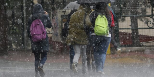 Πτώση θερμοκρασίας τις επόμενες μέρες – Πολλές βροχές την Κυριακή με νοτιάδες