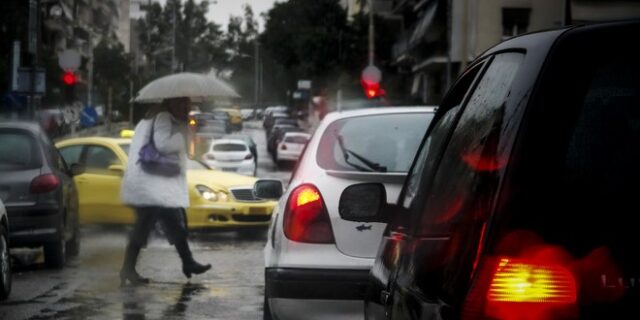 Πρόσκαιρες βροχές και πτώση θερμοκρασίας από τη Δευτέρα