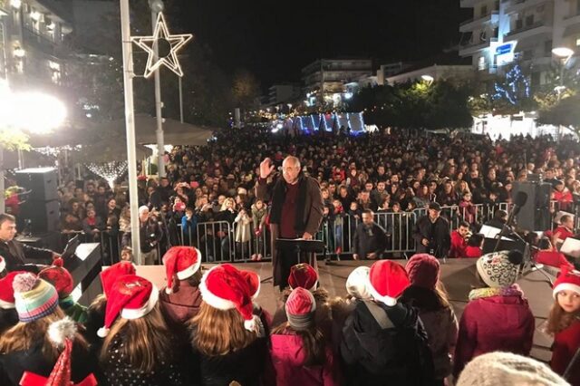 Η Καλαμάτα φωταγώγησε το Χριστουγεννιάτικο δέντρο της