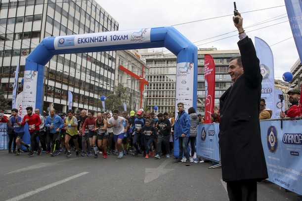 Ο 32ος Γύρος της Αθήνας σε εικόνες: Χιλιάδες έδωσαν το παρών