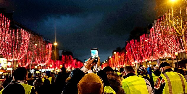 Κίτρινα γιλέκα: Ούτε δαιμονοποίηση ούτε υποταγή στο αυθόρμητο