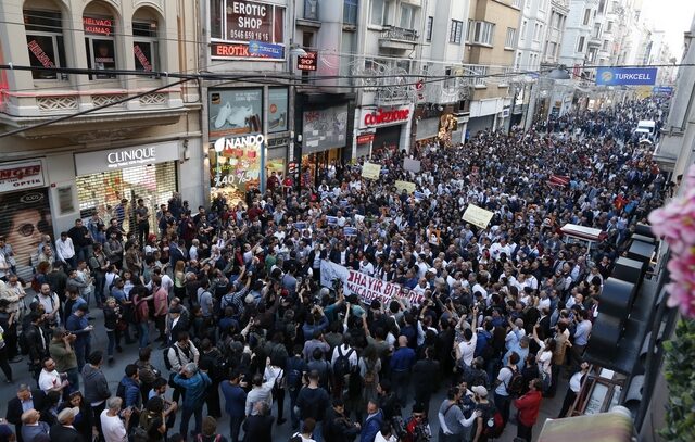 Διαδηλώσεις στην Κωνσταντινούπολη: “Ψωμί, παιδεία, ελευθερία” ζητούν οι Τούρκοι