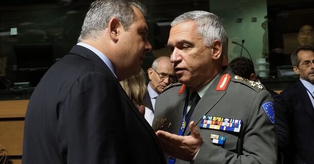 Κωσταράκος: Δεν έχει κανένα δικαίωμα ο Καμμένος να φορά στολή – Τι απάντησε ο Υπουργός