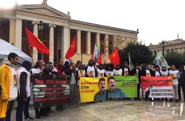Συνεχίζεται η απεργία πείνας Κούρδων της Αθήνας για τον Οτσαλάν