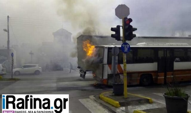 Στις φλόγες λεωφορείο των ΚΤΕΛ γεμάτο επιβάτες στη Μαραθώνος