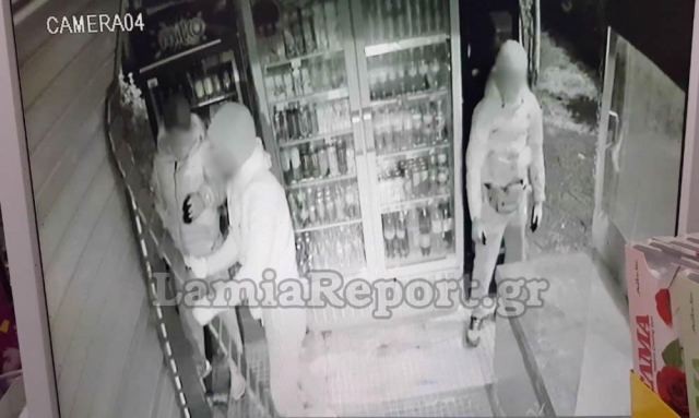 Ληστές για κλάματα στη Λαμία: Μισή ώρα προσπαθούσαν να ληστέψουν περίπτερο