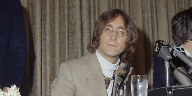 Σαν σήμερα δολοφονείται ο Τζον Λένον