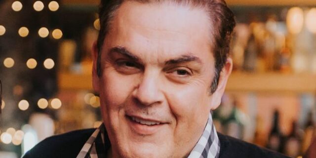 Αντώνης Λουδάρος: “Το θέατρο με έχει σώσει. Βοηθά την ψυχή και το συναίσθημα”