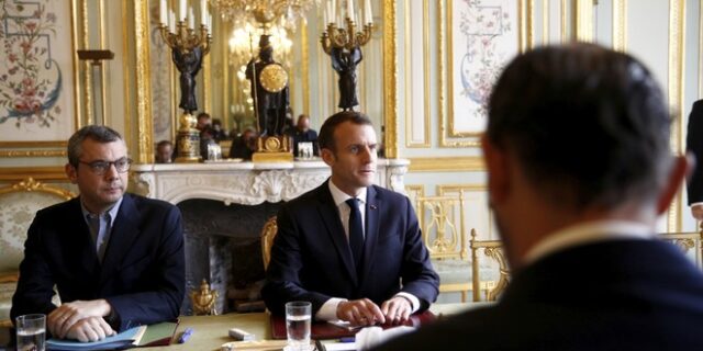 Γαλλία: Έκτακτο υπουργικό για τα “κίτρινα γιλέκα” – Ξεκίνησαν και  καταλήψεις σε σχολεία