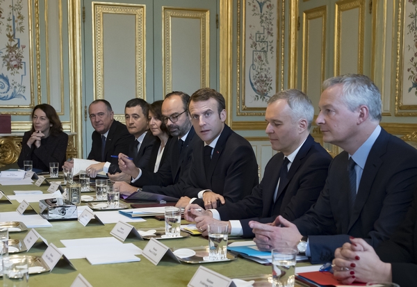 Γαλλία: Συνάντηση Φιλίπ – “κίτρινων γιλέκων” κατόπιν επιθυμίας Μακρόν