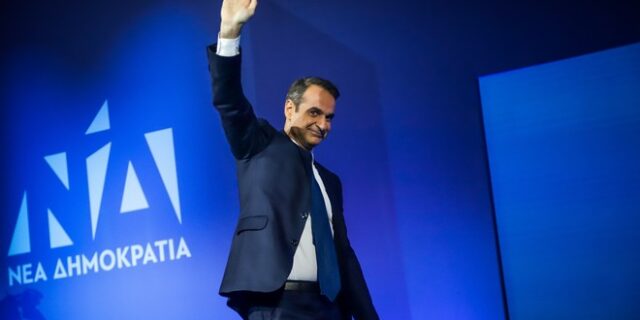 Επιχείρηση “κοινωνικό προφίλ, συστράτευση και άνοιγμα” από Μητσοτάκη