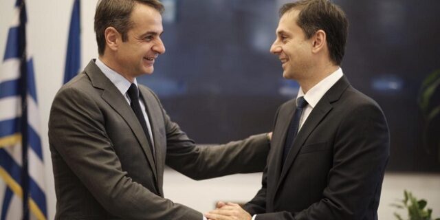 Η προσχώρηση Θεοχάρη ενισχύει τις ελπίδες της ΝΔ για “μπλόκο” στο Σκοπιανό