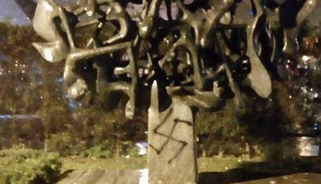 Θεσσαλονίκη: Άγνωστοι βεβήλωσαν το Μνημείο του Ολοκαυτώματος