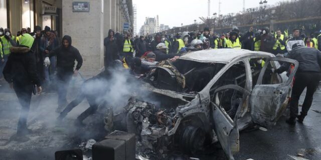 Πεδίο μάχης το Παρίσι: Αντάρτικο με τα “κίτρινα γιλέκα” στους δρόμους – Πάνω από 200 συλλήψεις