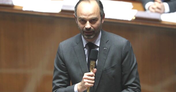 Μέτρα κατευνασμού από τον Γάλλο Πρωθυπουργό – Δεν ικανοποιούνται τα “κίτρινα γιλέκα”