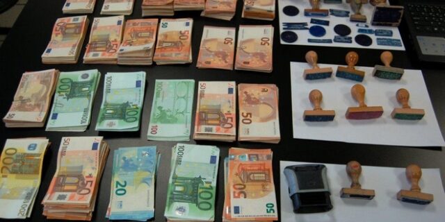 Εφοριακός και υπάλληλοι του ΕΦΚΑ σε κύκλωμα παράνομης νομιμοποίησης αλλοδαπών