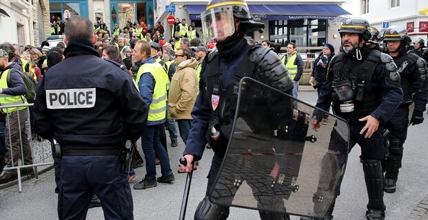 Γαλλία: Μετά τα “κίτρινα γιλέκα” στους δρόμους οι αστυνομικοί – Τι ζητούν