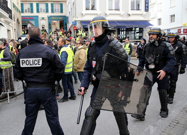 Γαλλία: Μετά τα “κίτρινα γιλέκα” στους δρόμους οι αστυνομικοί – Τι ζητούν