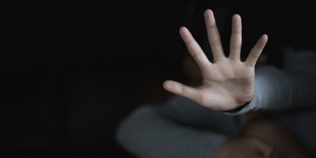 Υπόθεση βιασμού 13χρονης στα Χανιά: Η μητέρα παρίστανε την κόρη και συνομίλησε με τον βιαστή