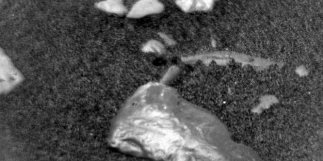 Παράξενο λαμπερό αντικείμενο εντόπισε το Curiosity στον Άρη