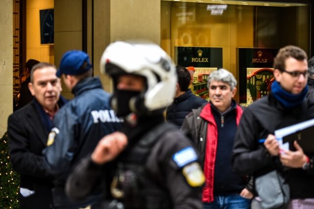Ένοπλη ληστεία στο κατάστημα της Rolex στο Κολωνάκι – Τεράστια η λεία του δράστη
