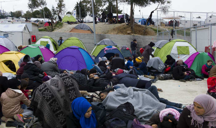 Σάμος: Εικόνες θλίψης εν μέσω κρύου – Ο καταυλισμός έξω από τον καταυλισμό