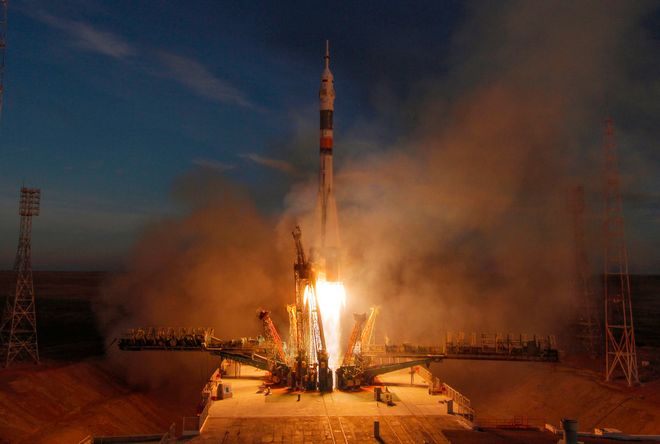 Ο διαστημικός πύραυλος Σογιούζ προσδέθηκε με επιτυχία στον ISS