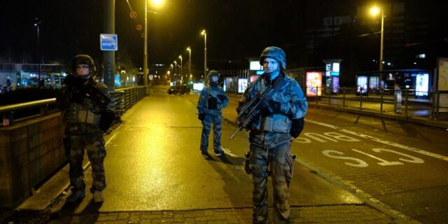 Επίθεση στο Στρασβούργο: Ανθρωποκυνηγητό για τον δράστη – 3 νεκροί, 13 τραυματίες