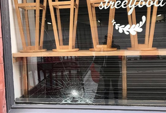 “Έξω οι Έλληνες”: Διπλή ρατσιστική επίθεση σε ελληνικό εστιατόριο στο Μπέρμιγχαμ