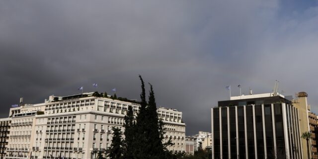 Τοπικές νεφώσεις με λίγες βροχές στα ανατολικά – Εξασθένηση ανέμων