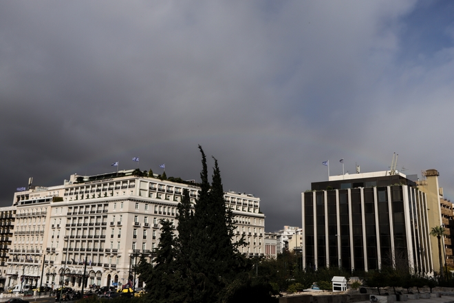 Τοπικές νεφώσεις με λίγες βροχές στα ανατολικά – Εξασθένηση ανέμων