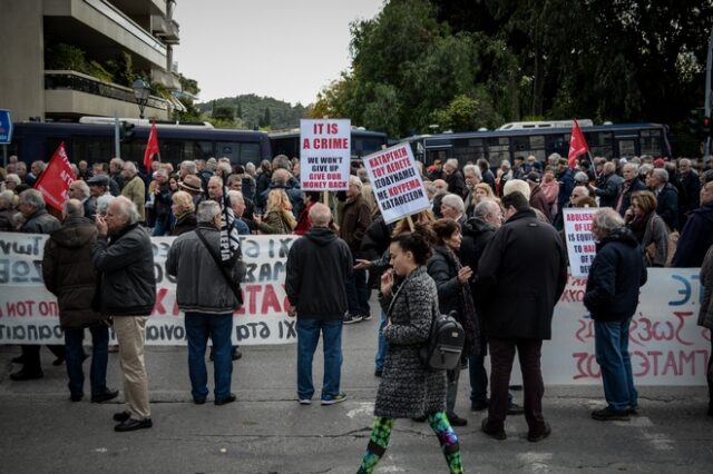 Σε εξέλιξη πανελλαδικό συλλαλητήριο συνταξιούχων στο κέντρο της Αθήνας