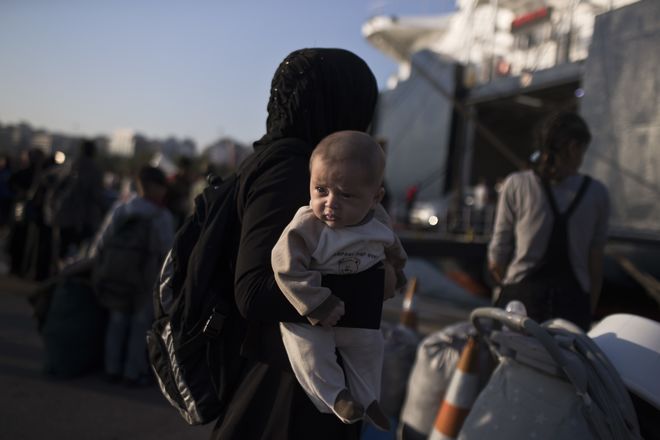 Στην δομή φιλοξενίας της Κορίνθου μεταφέρονται οι μετανάστες της κατάληψης στη Νεάπολη