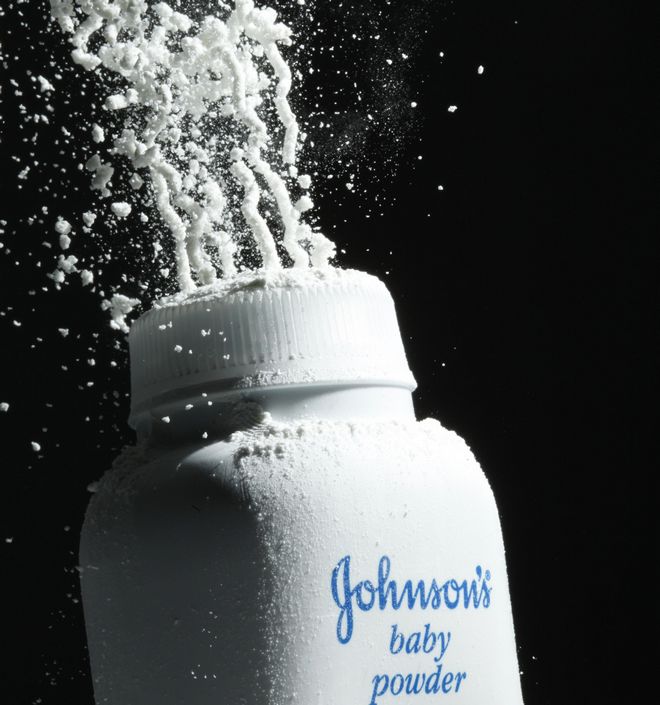 Reuters: Η Johnson & Johnson γνώριζε χρόνια ότι το ταλκ της περιείχε αμίαντο